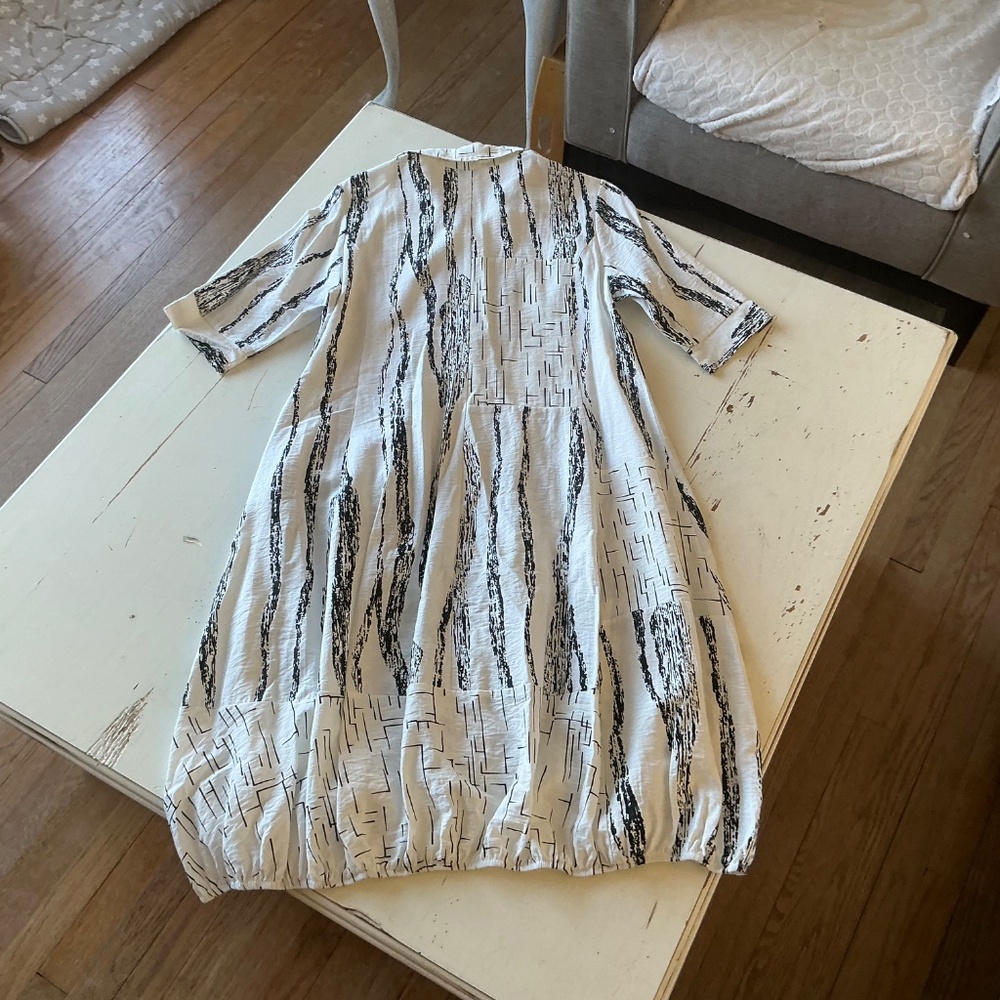 Shana White Black Abstract Relaxed Shirt Dress Artsy Lagenlook Bubble Hem XS - Picture 11 of 12